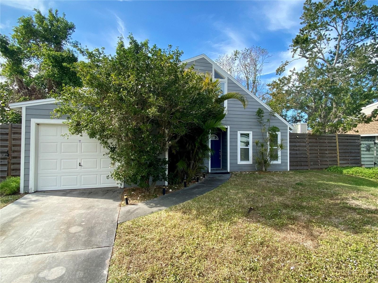 4564 IOLA DR