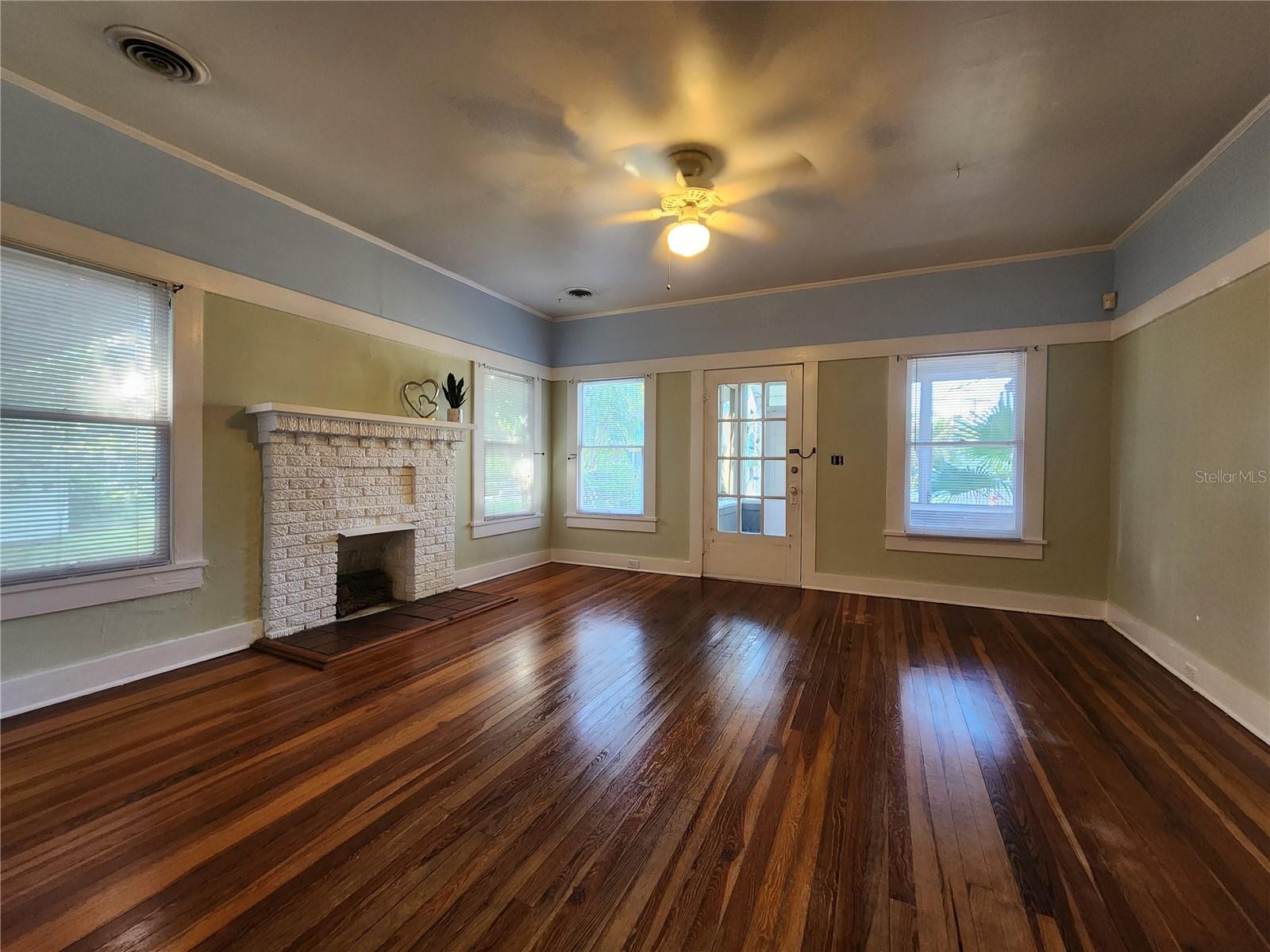 2121 7TH AVE W