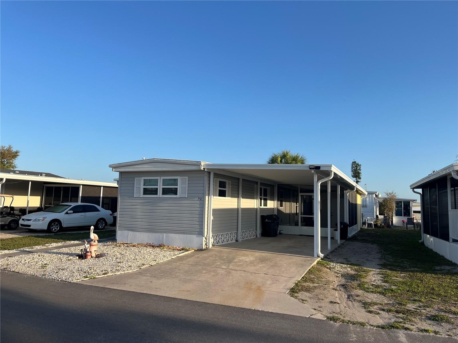 712 LOCARNO DR