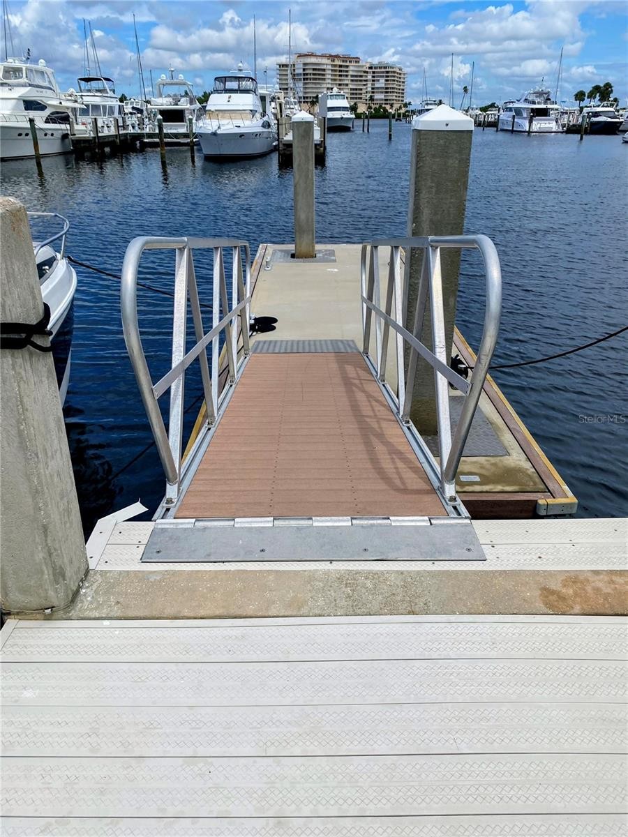 2800 HARBOURSIDE DR #E-21