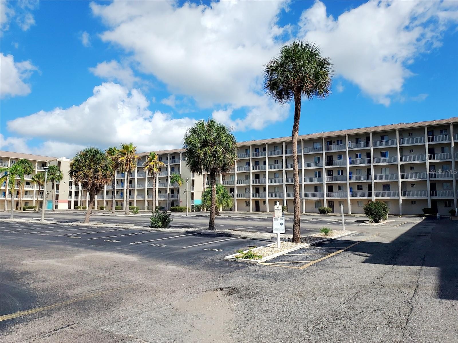 3520 LAKE BAYSHORE DR #K111