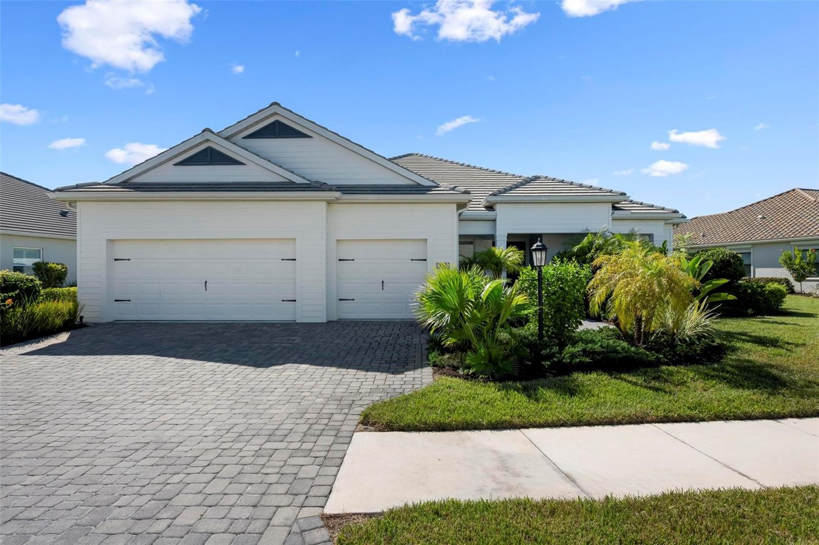 104 N CAYMAN ISLES BLVD