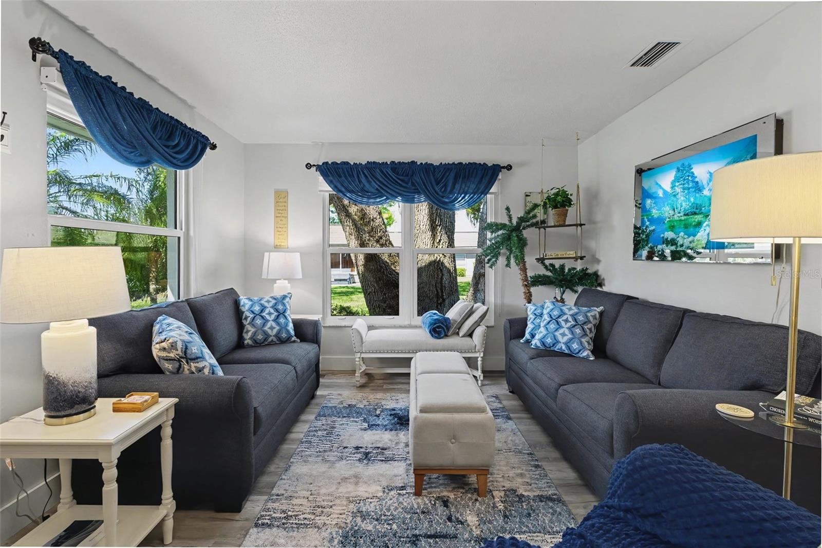 1327 GLENDALE CIR W #218