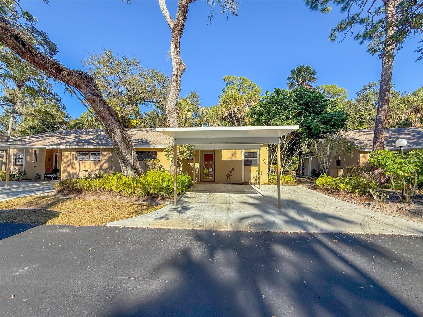 4958 VILLAGE GARDENS DR #144