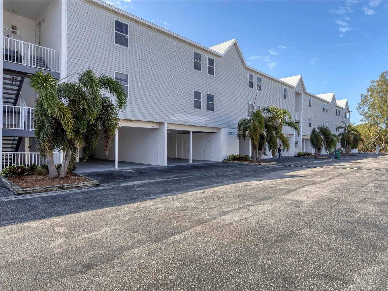 3607 E BAY DR #206