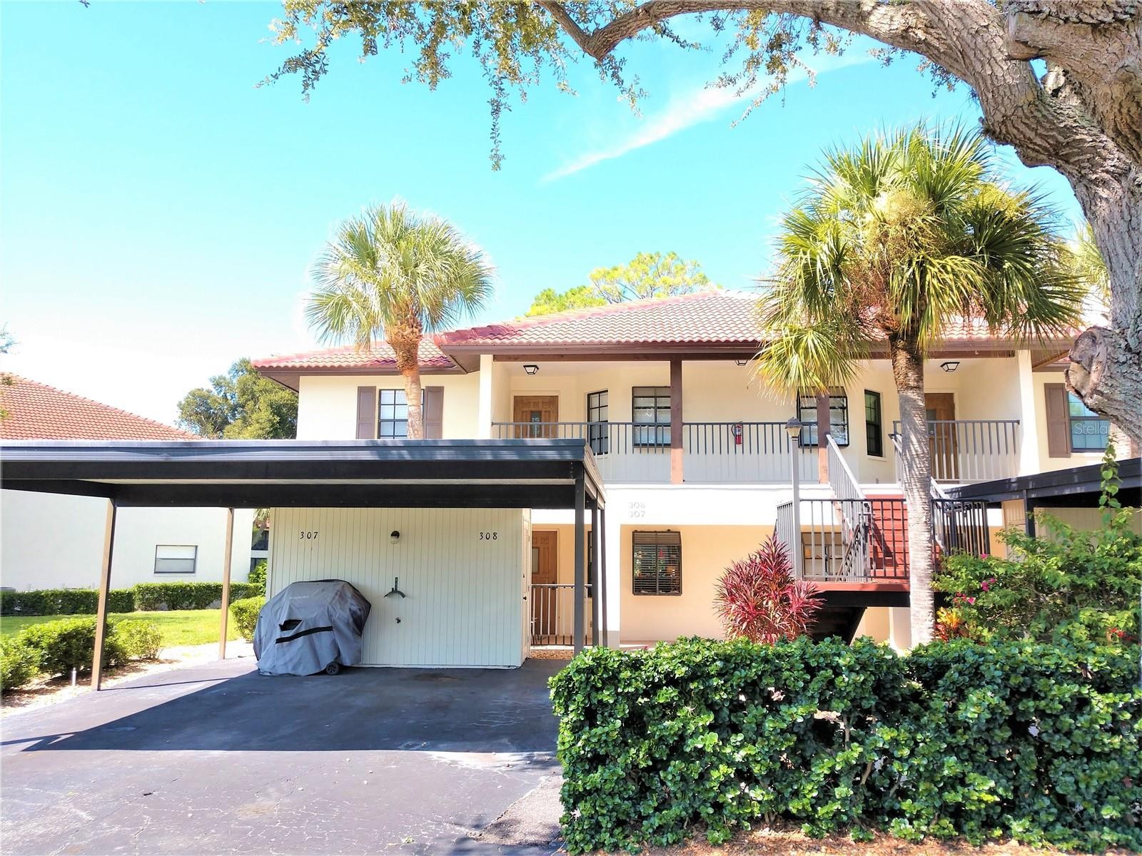 307 PINE HOLLOW CIR #307