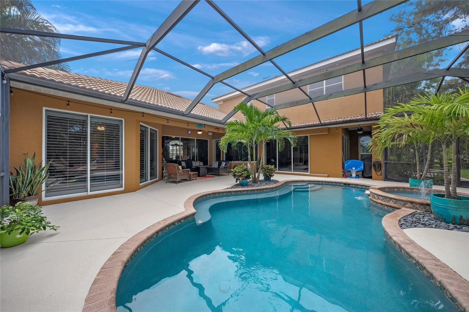 3711 EAGLE HAMMOCK DR