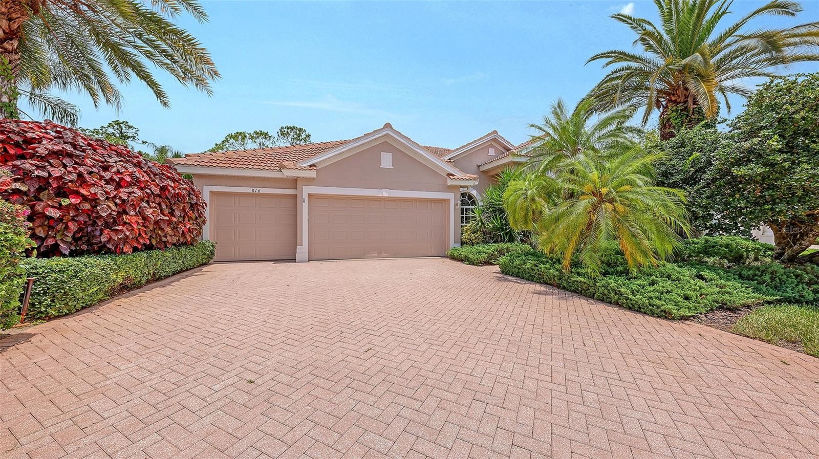 816 SHADOW BAY WAY
