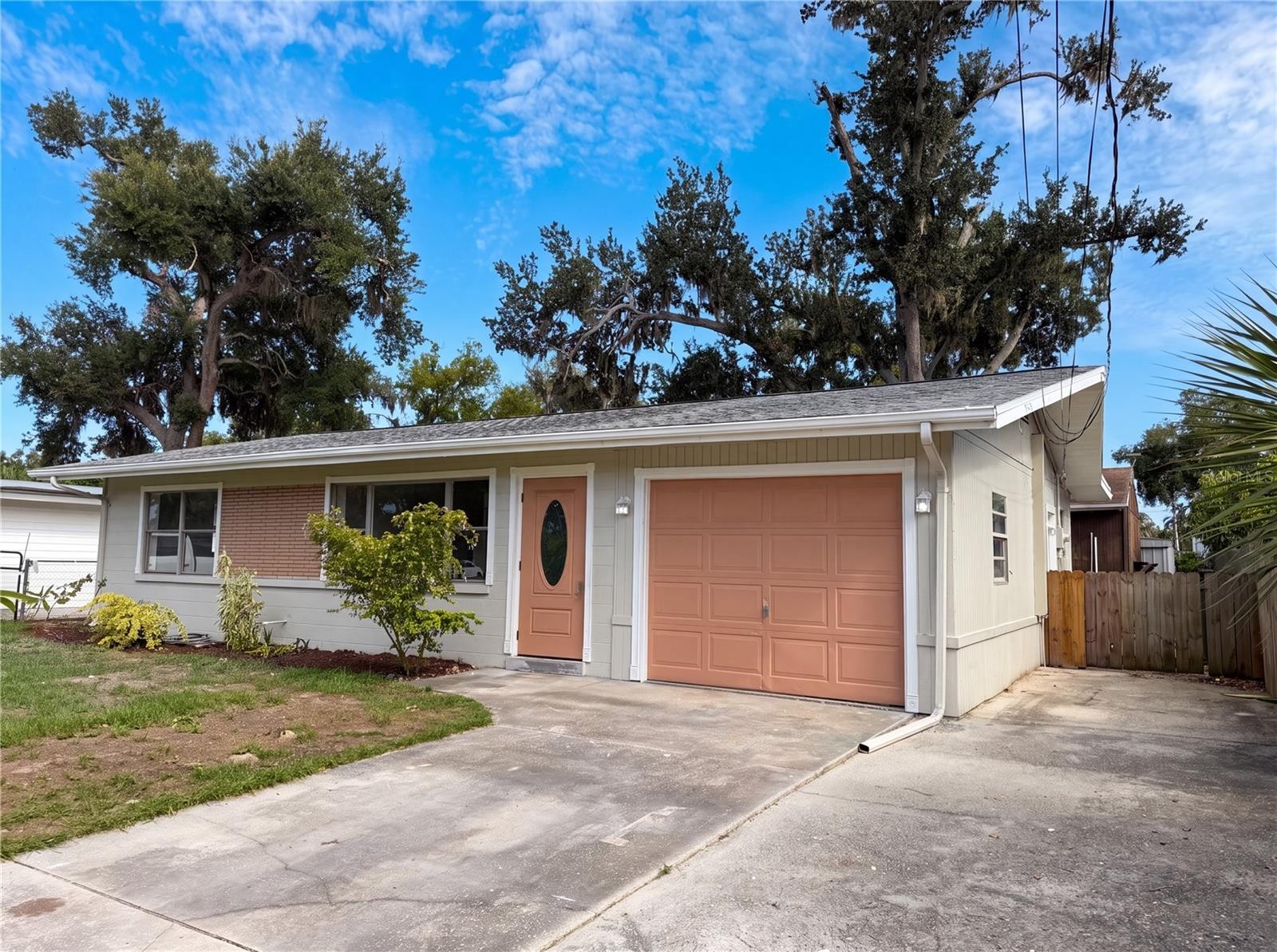 1516 2ND AVE E