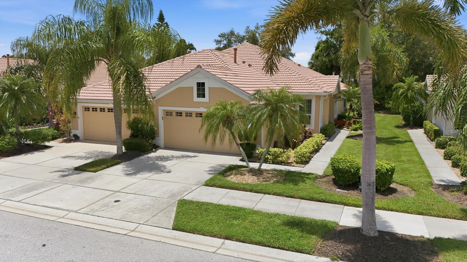 4939 WHISPERING OAKS DR