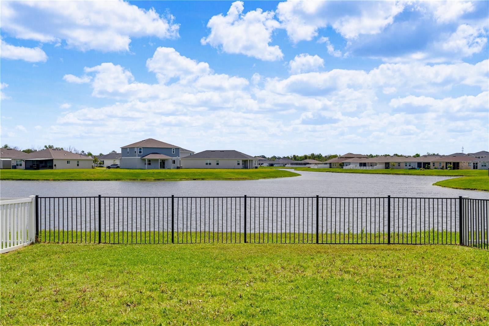 9395 SANDY BLUFFS CIR