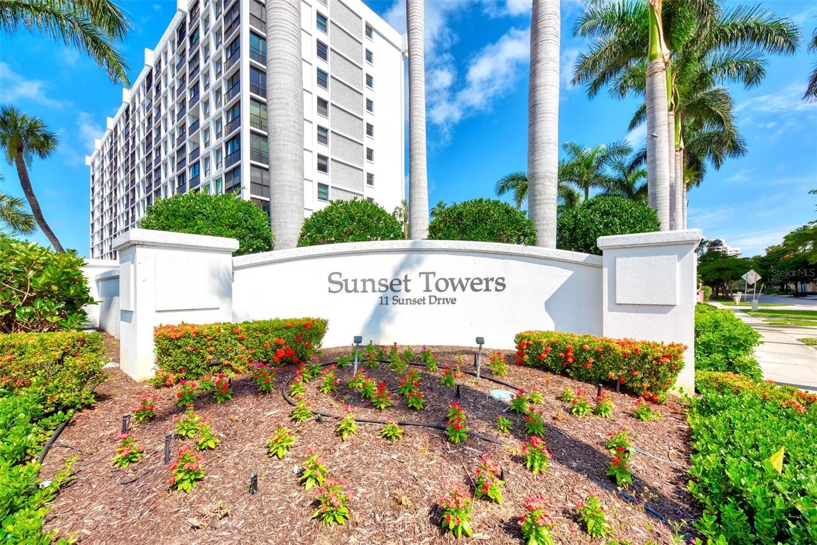 11 SUNSET DR #203