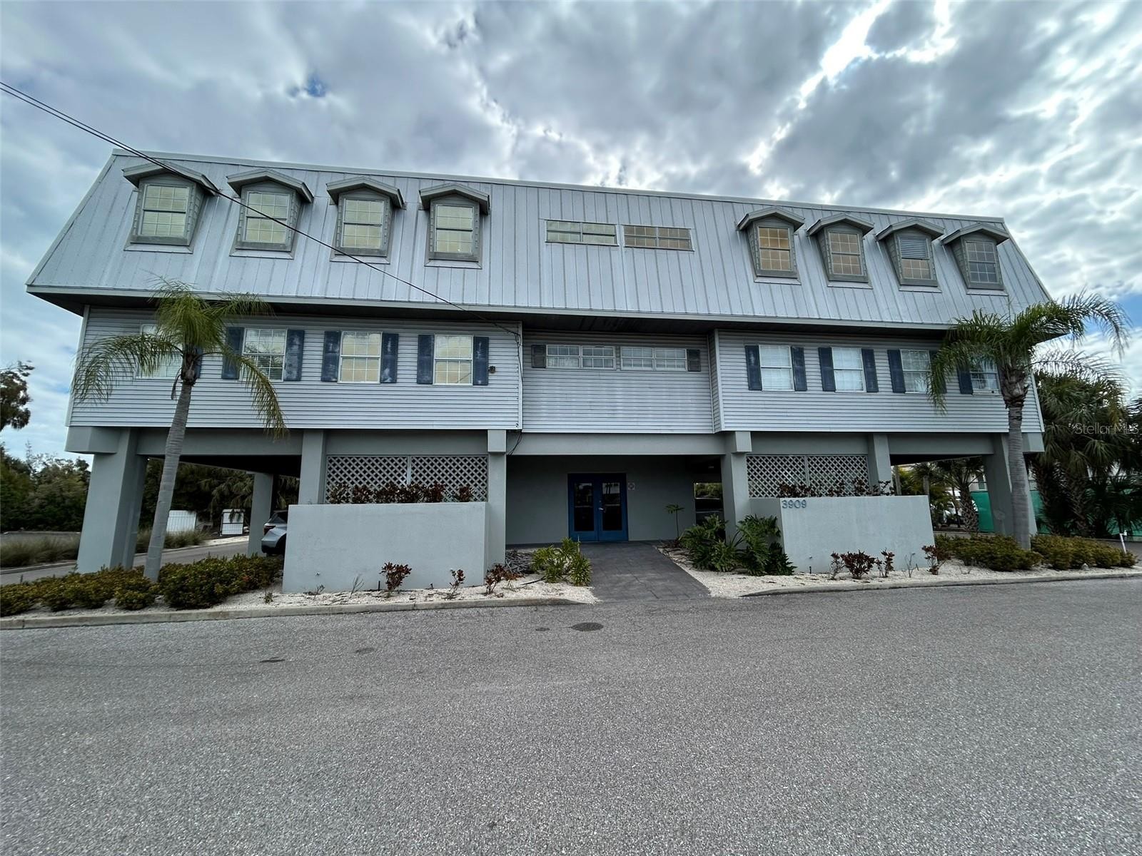 3909 E BAY DR #4