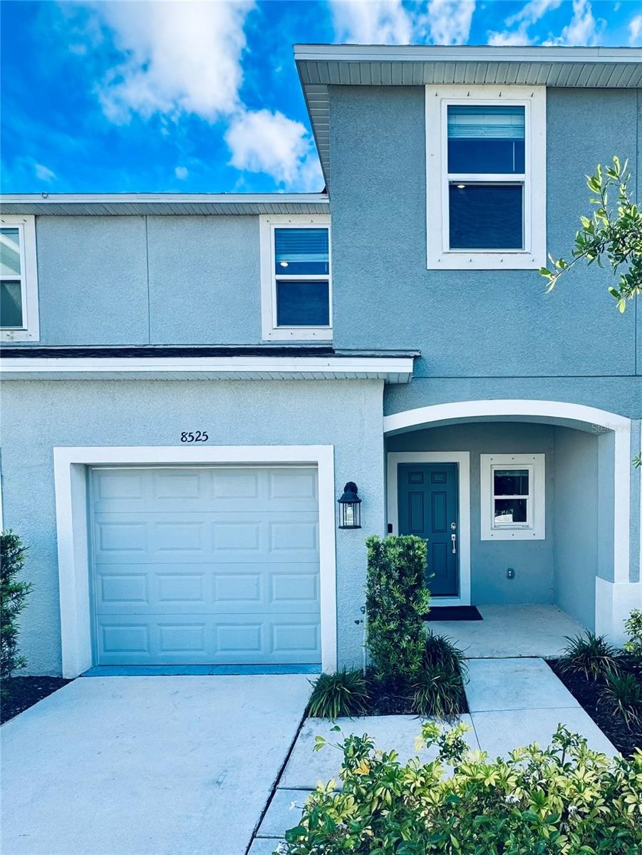 8525 LUNAR SKYE ST