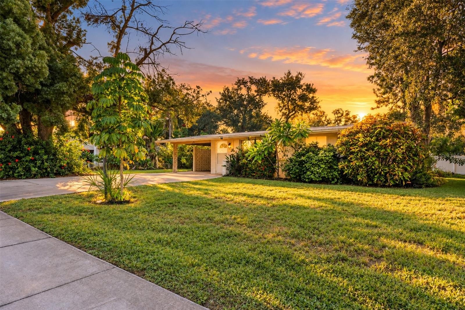 260 SHAMROCK DR