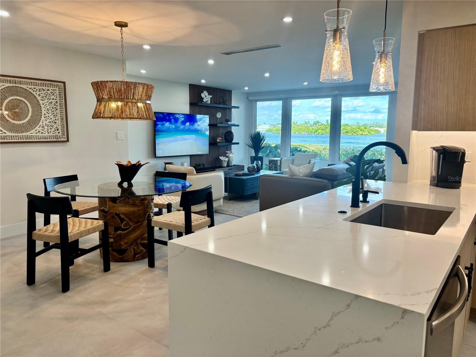 6063 E PEPPERTREE WAY #111