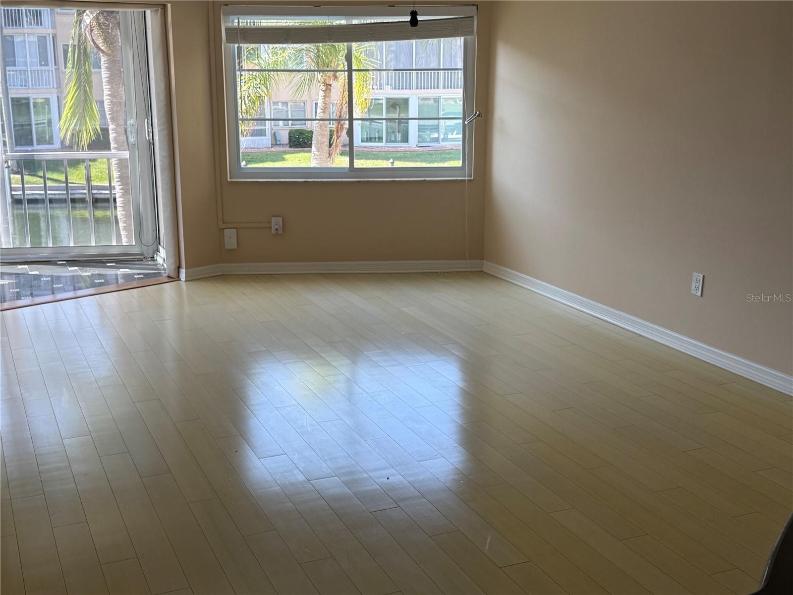 1250 N PORTOFINO DR #202
