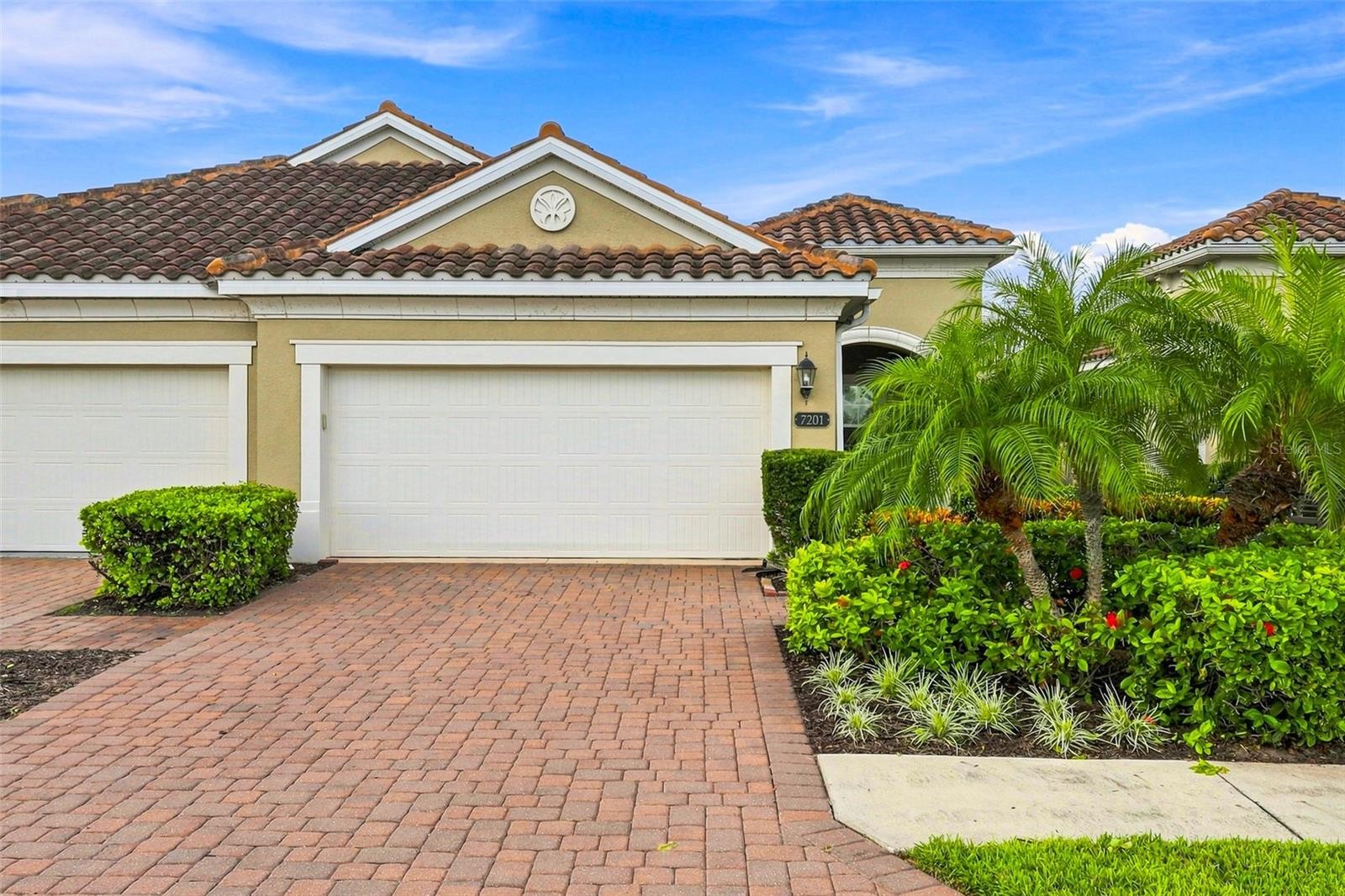 7201 VISTA BELLA DR