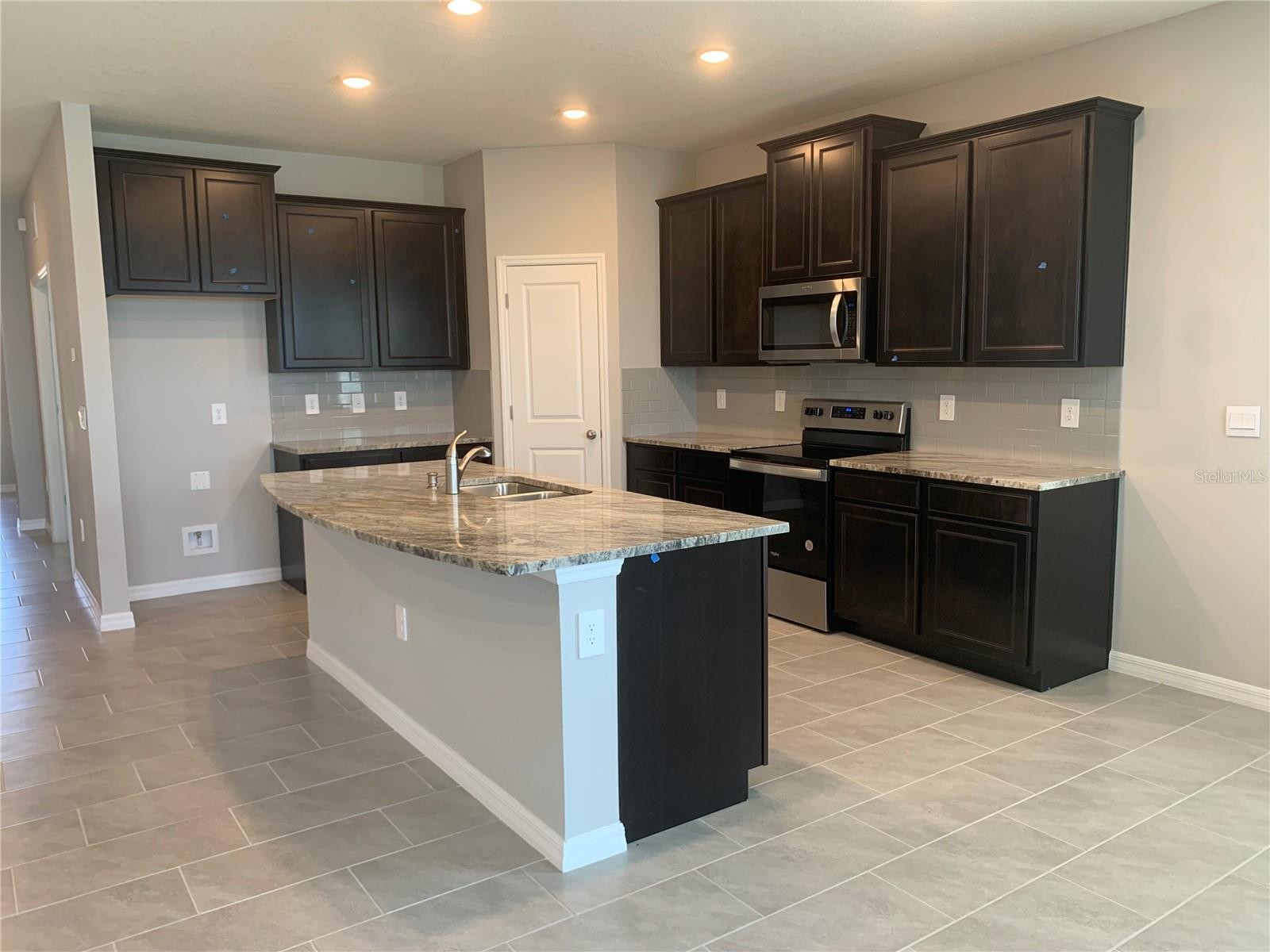 2012 MIDNIGHT PEARL DR
