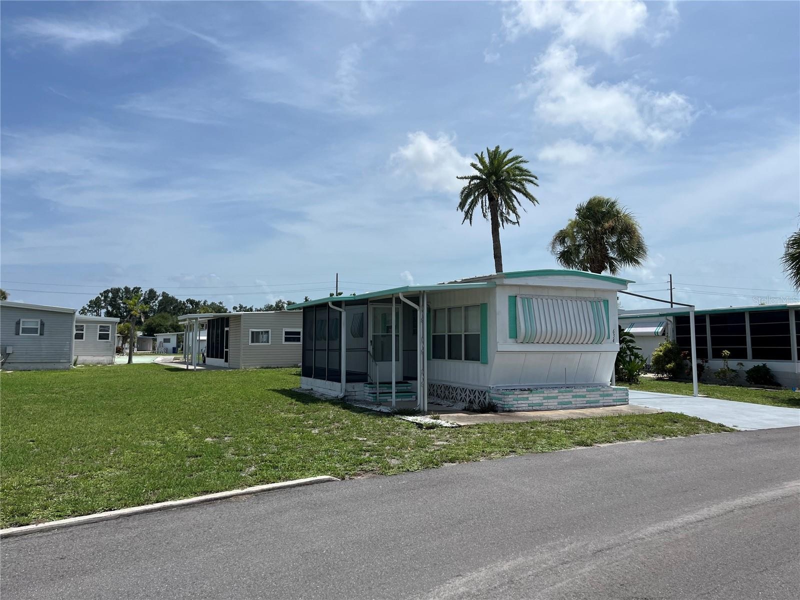 634 COMO DR