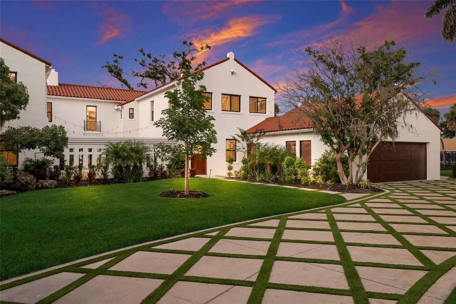 2832 RIVERVIEW BLVD