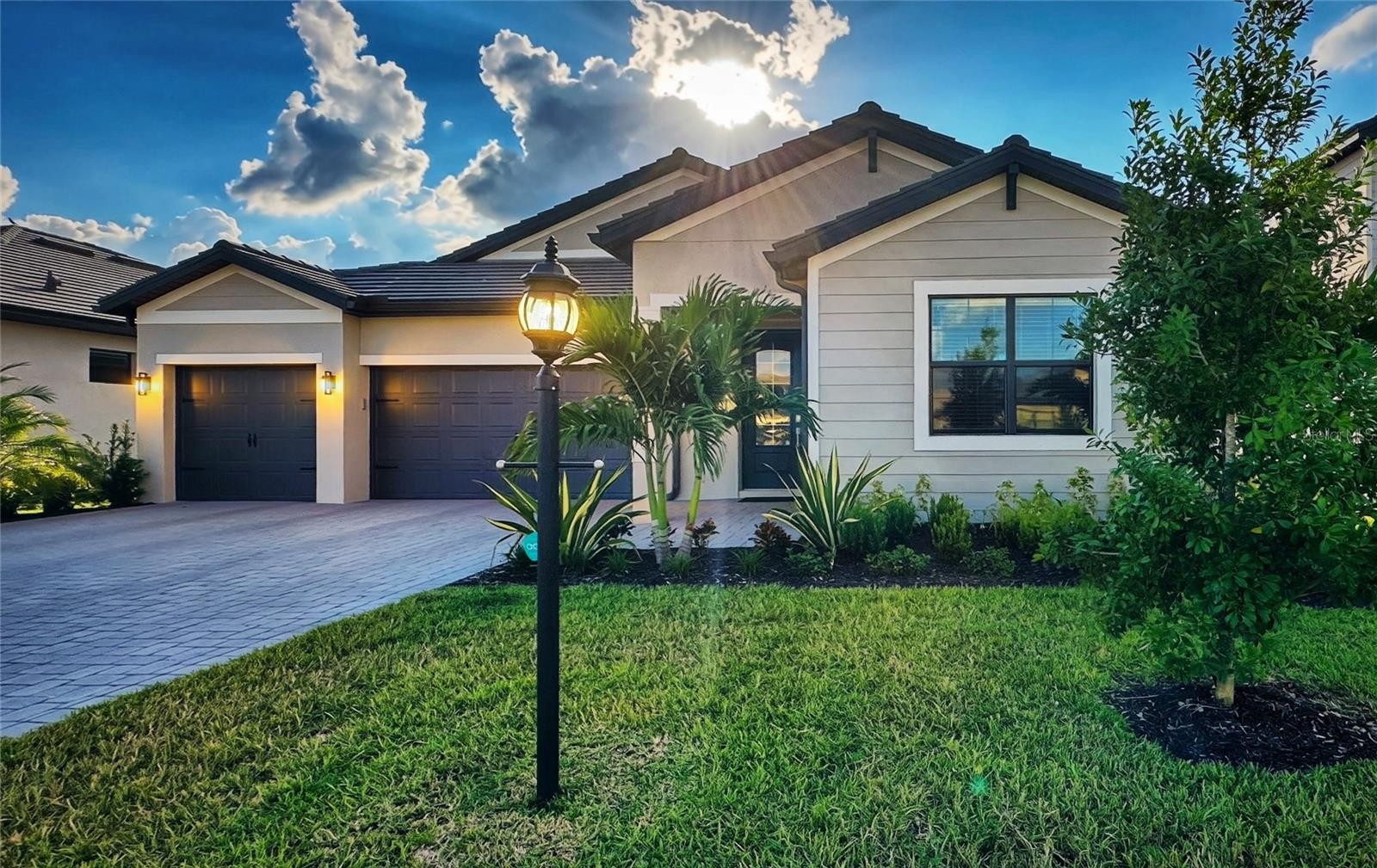 4970 OYSTER PEARL ST