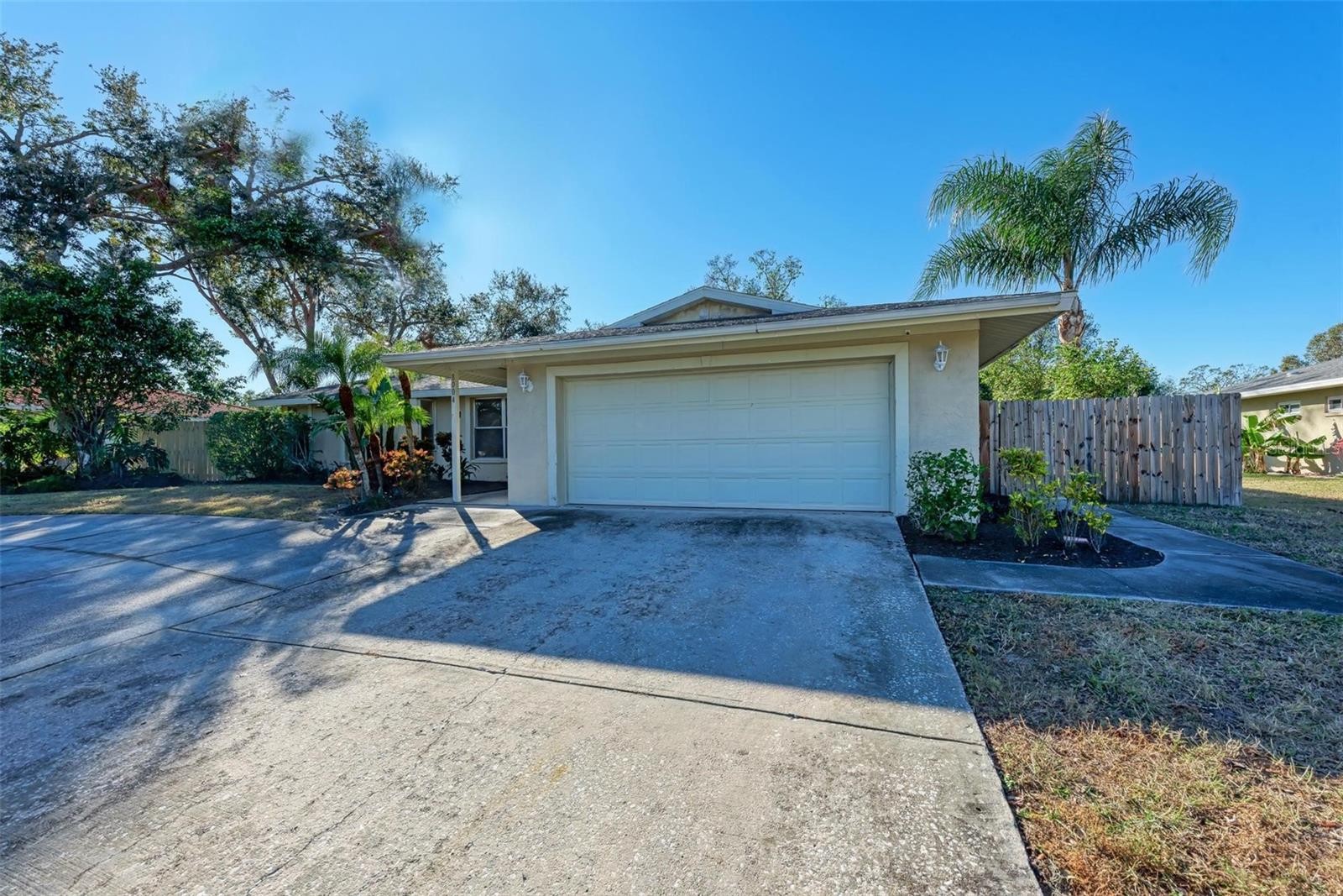 8004 ESTATES DR