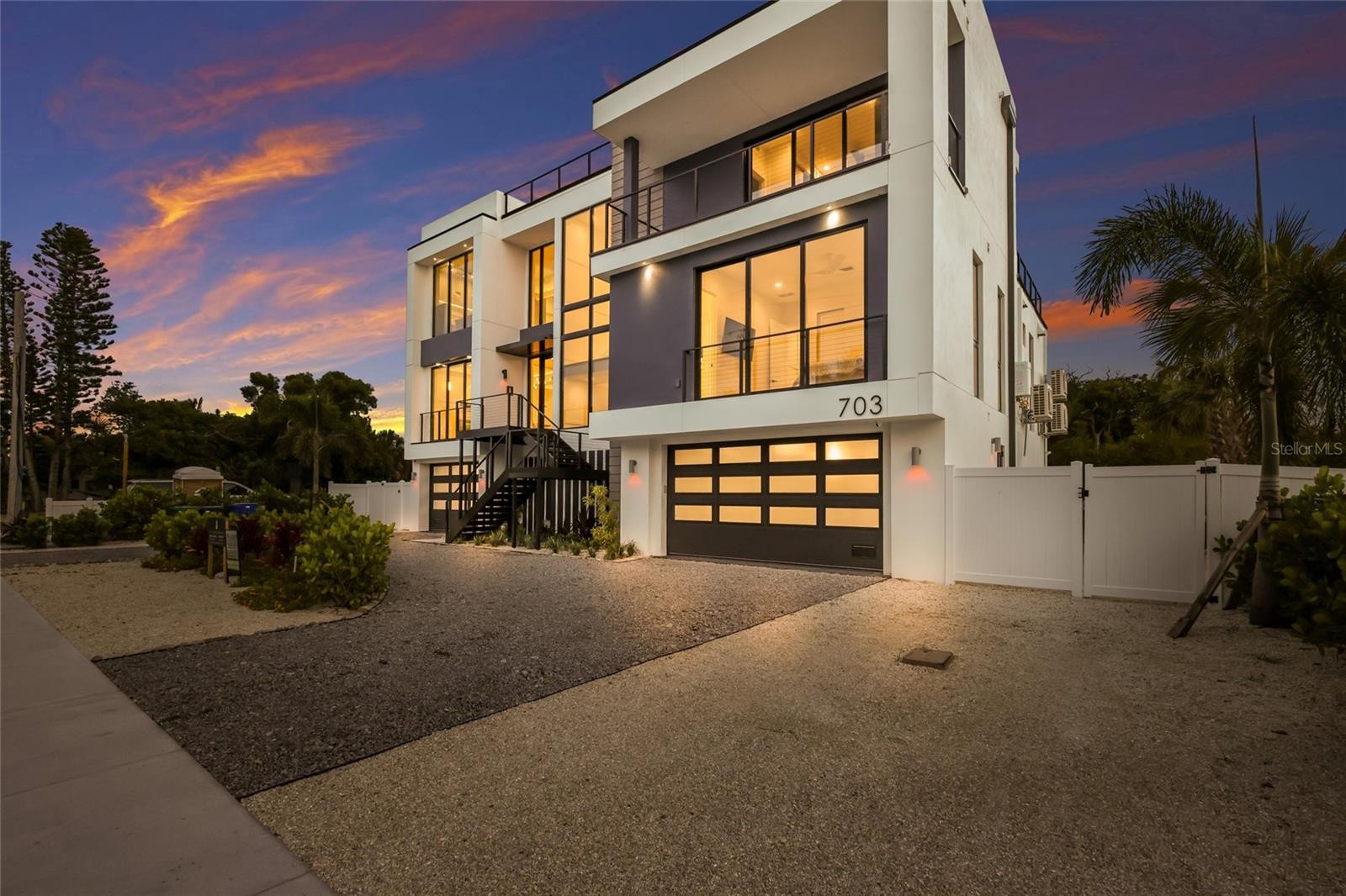 703 S BAY BLVD