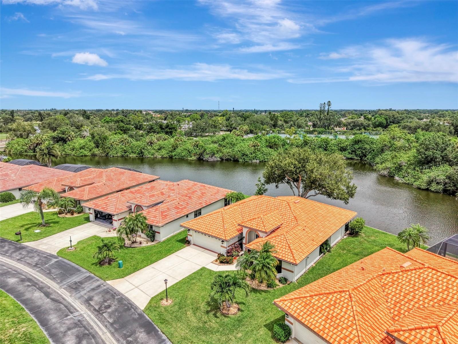 1934 COVE POINTE DR