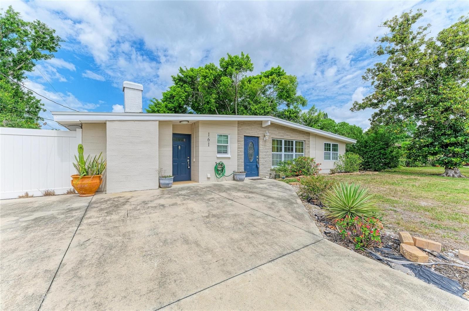 161 SUNTAN AVE