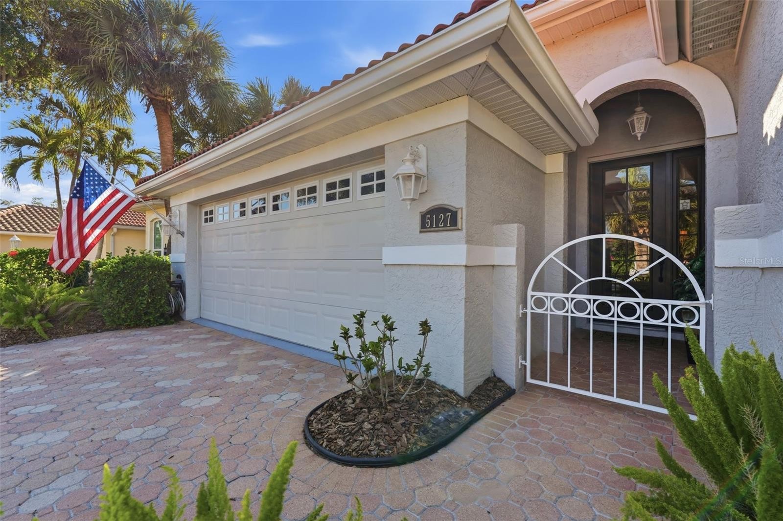 5127 HANGING MOSS LN