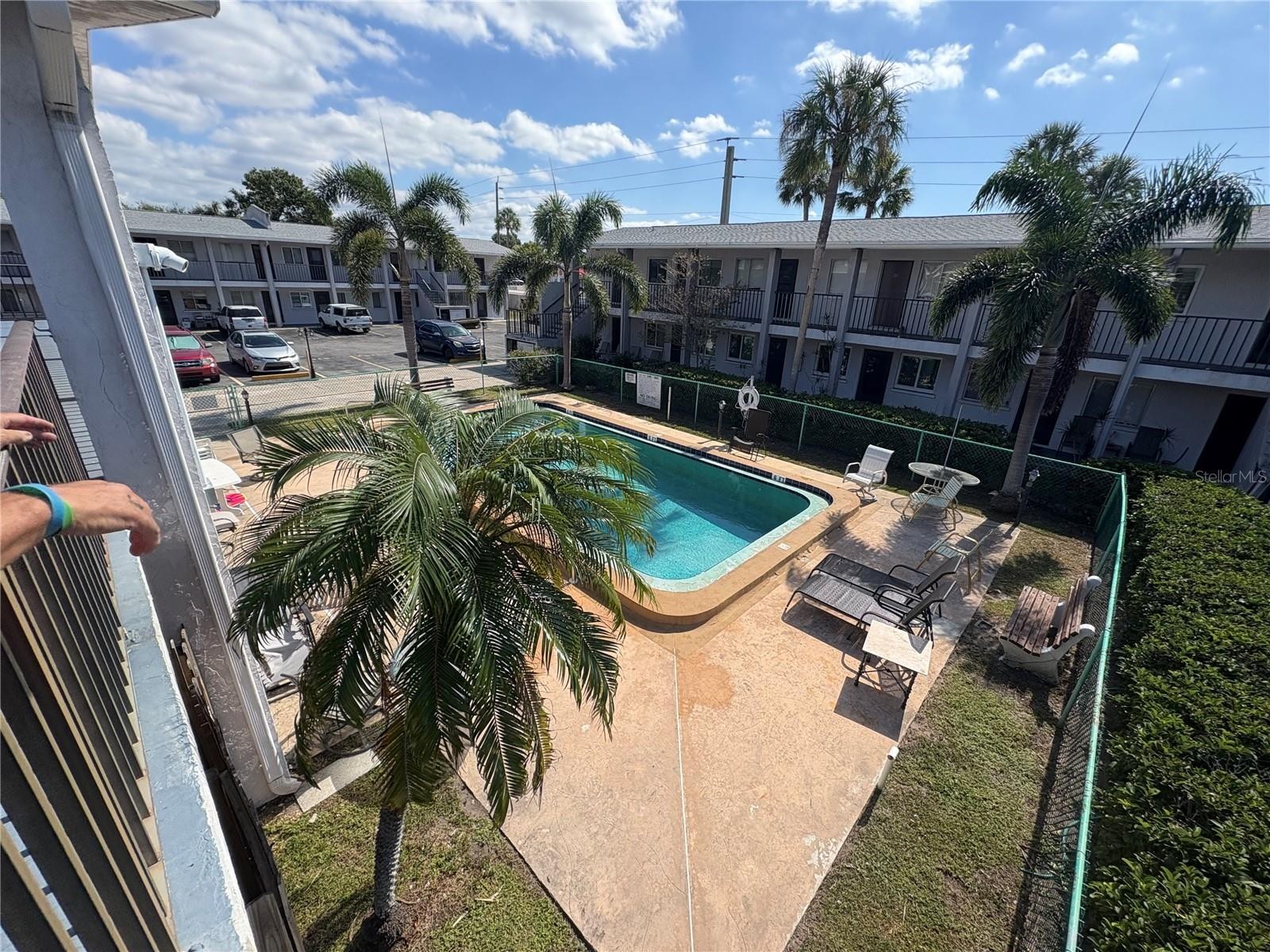 3101 BEE RIDGE RD #208