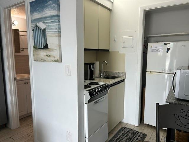 908 VILLAS DR #68