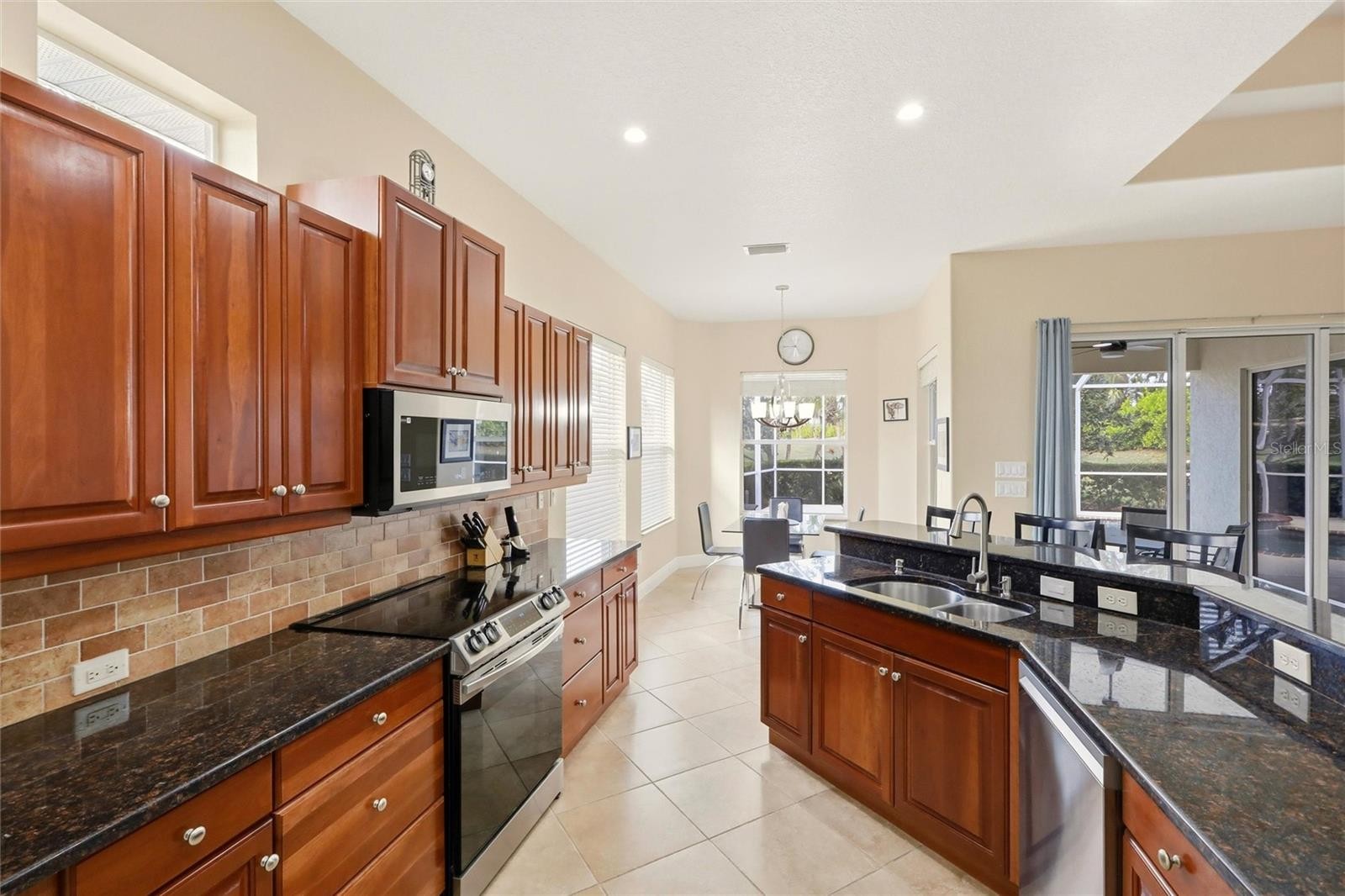 508 FALLBROOK DR