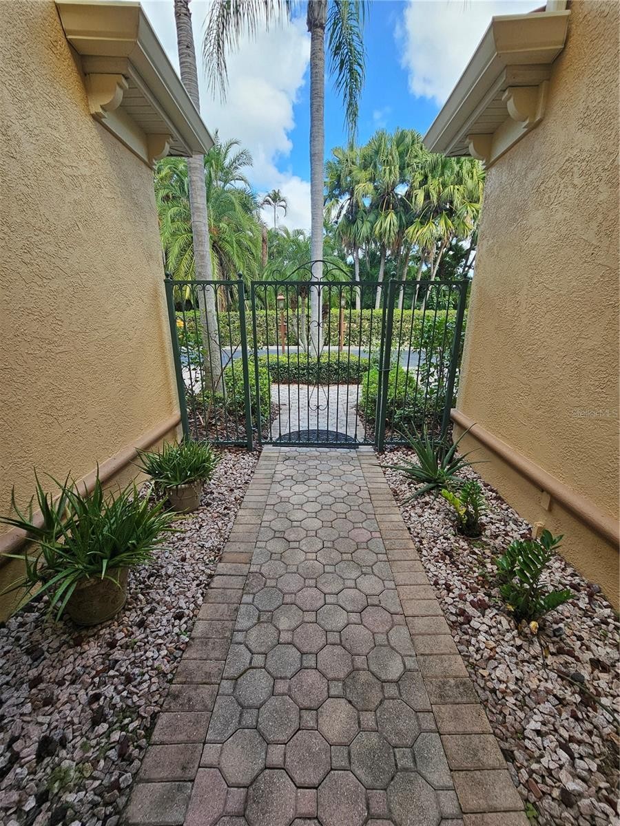 3625 SQUARE WEST LN #4