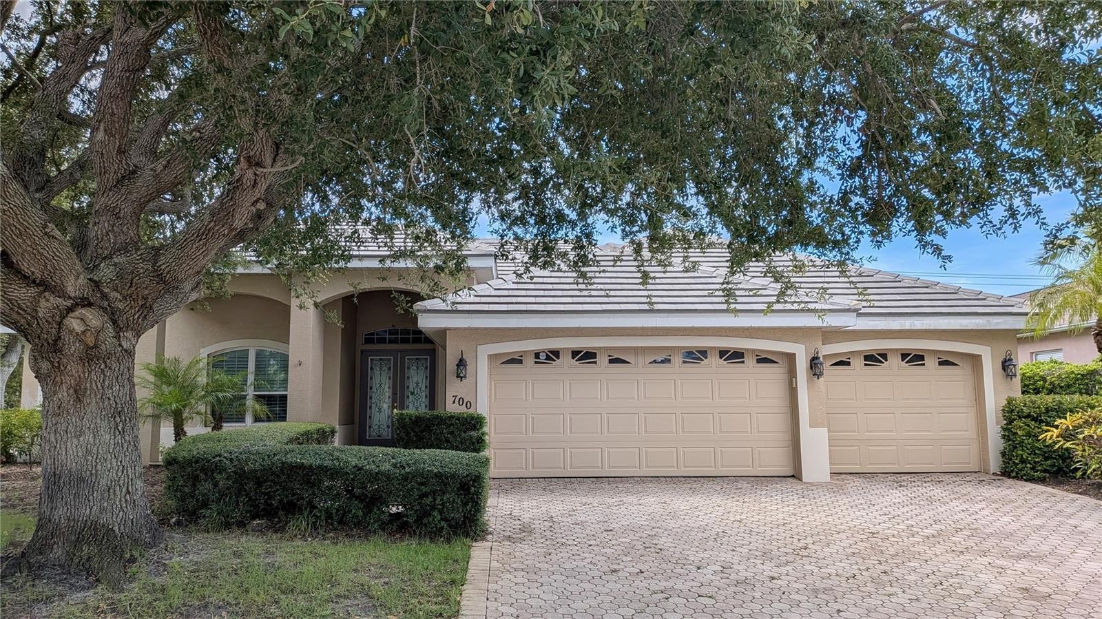 700 SHADOW BAY WAY