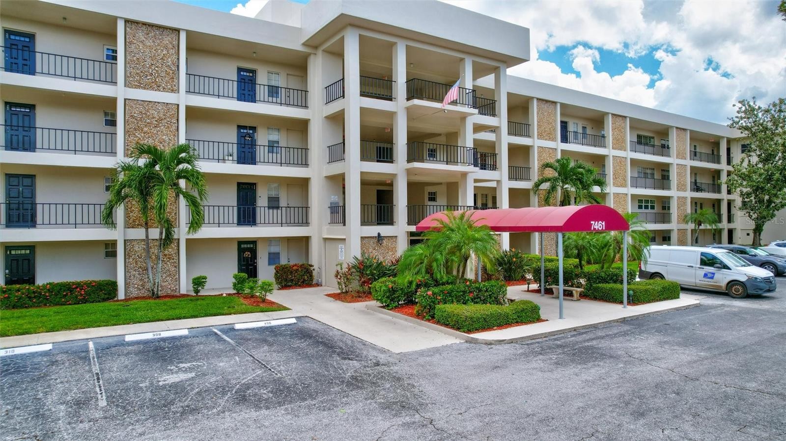 7461 W COUNTRY CLUB DR N #408