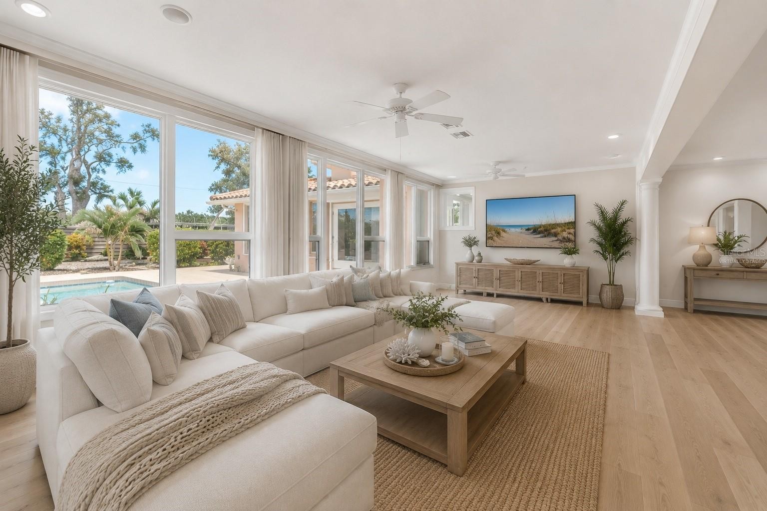 609 LAGUNA DR