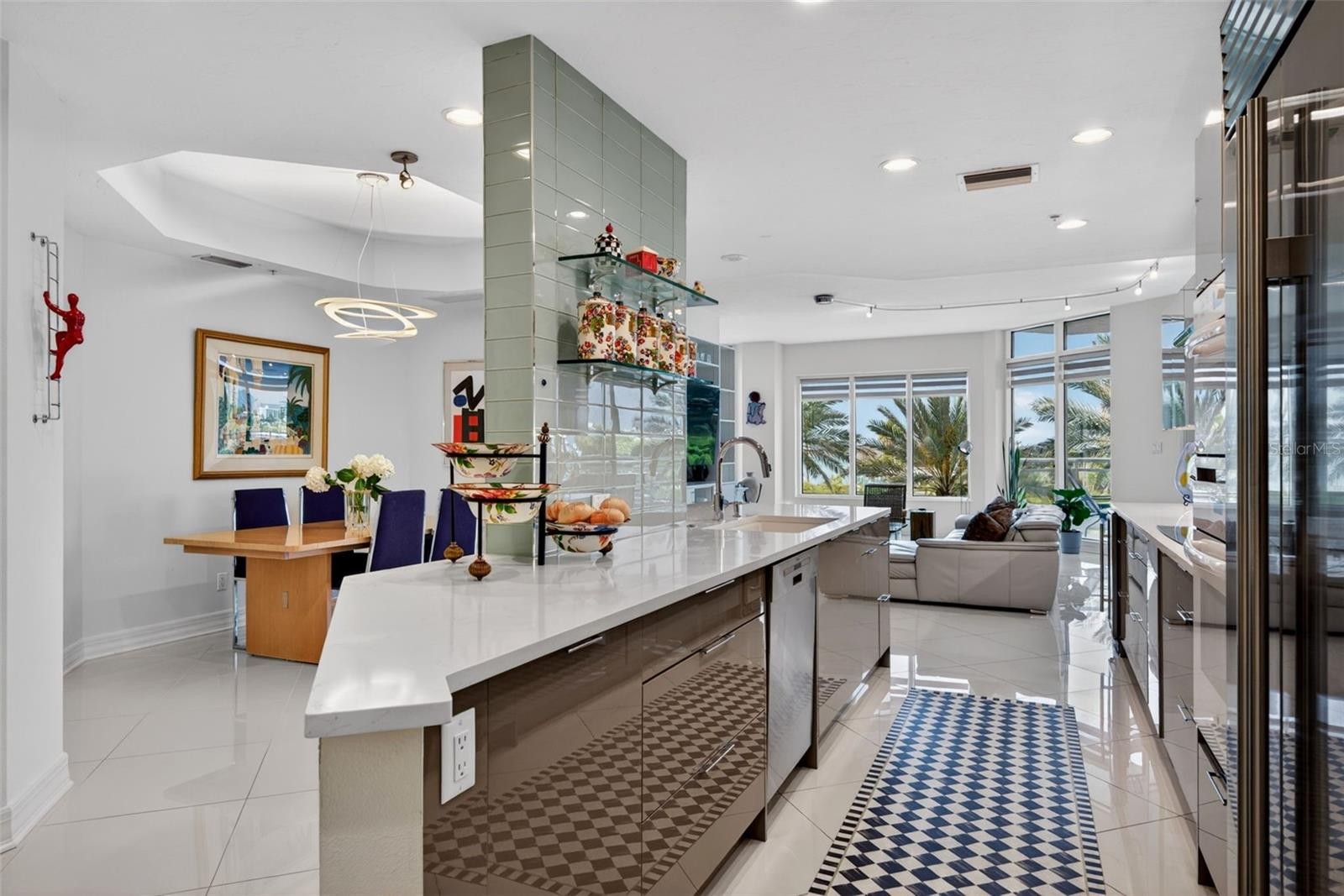 340 S PALM AVE #14