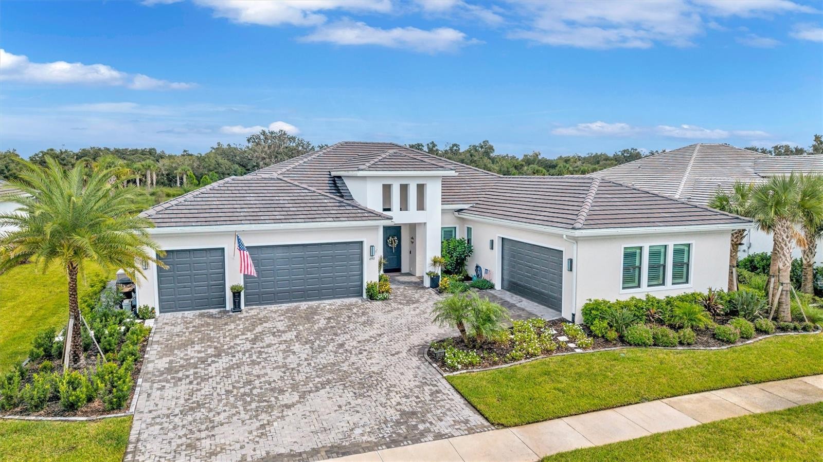 4592 MONDRIAN CT