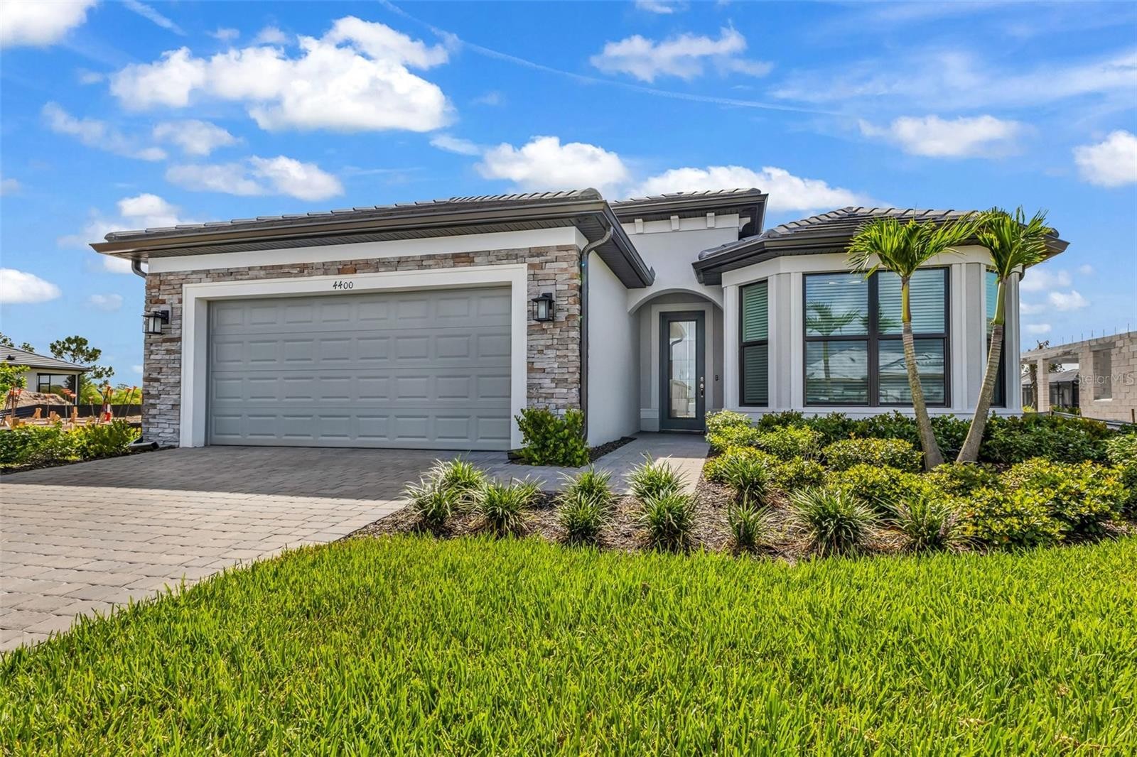 4400 LAKESIDE GROVE PL