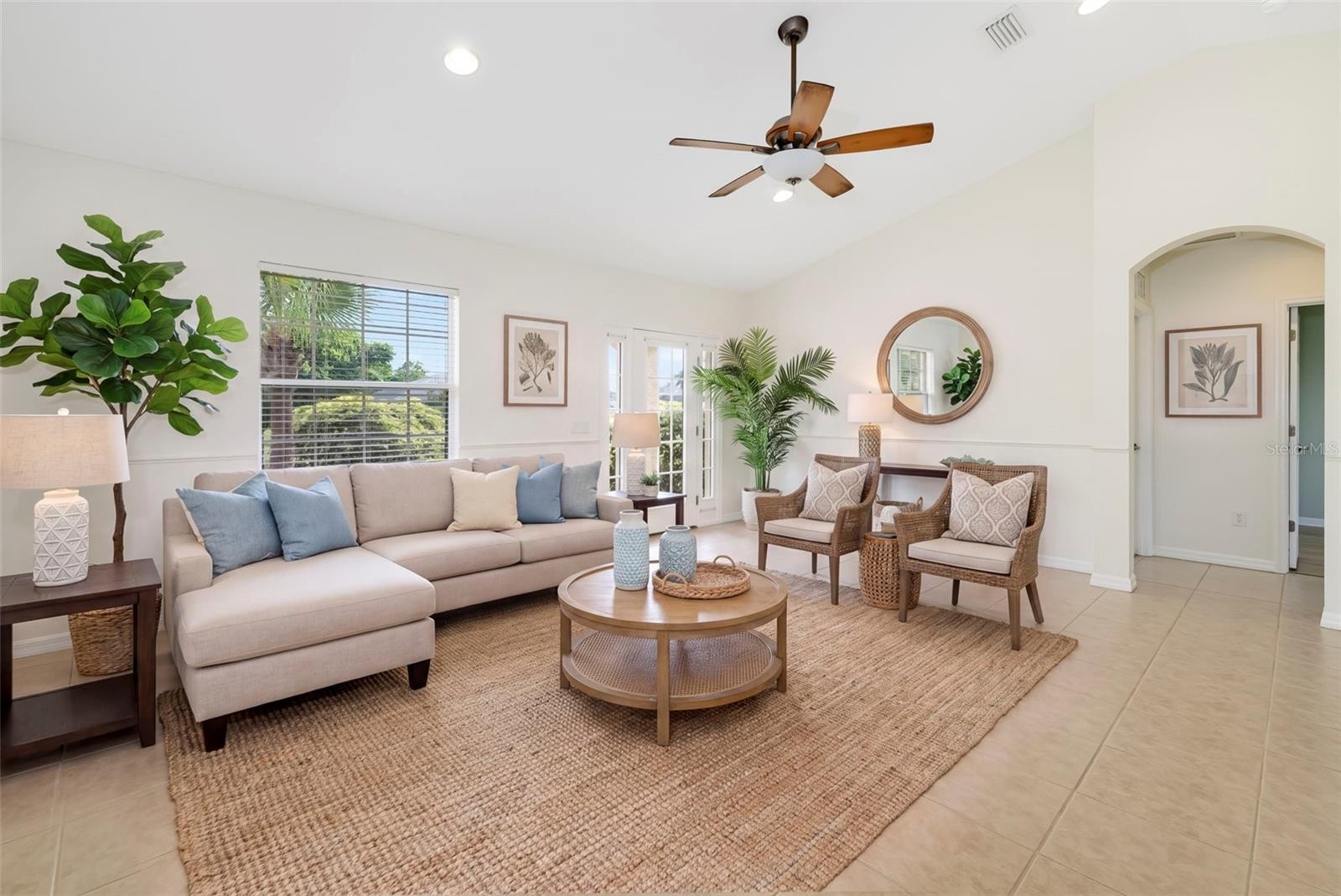216 HIBISCUS ST