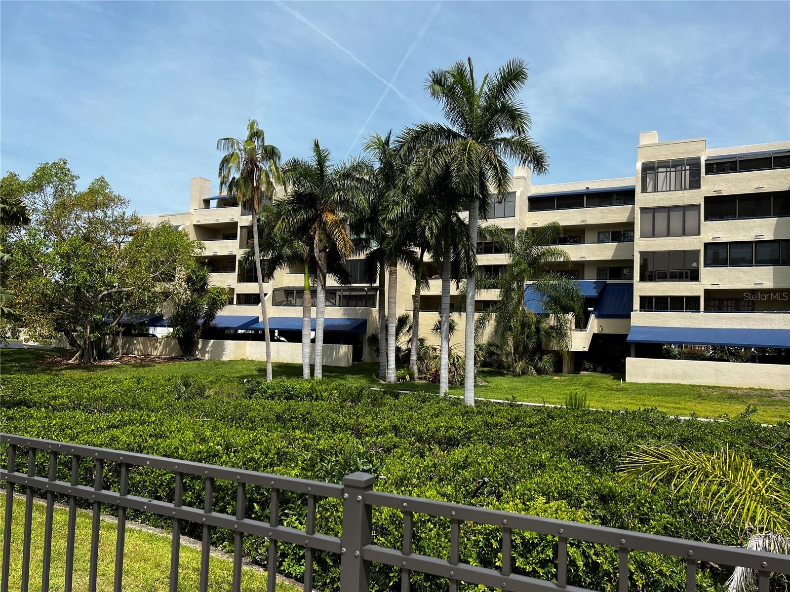 825 S OSPREY AVE #203