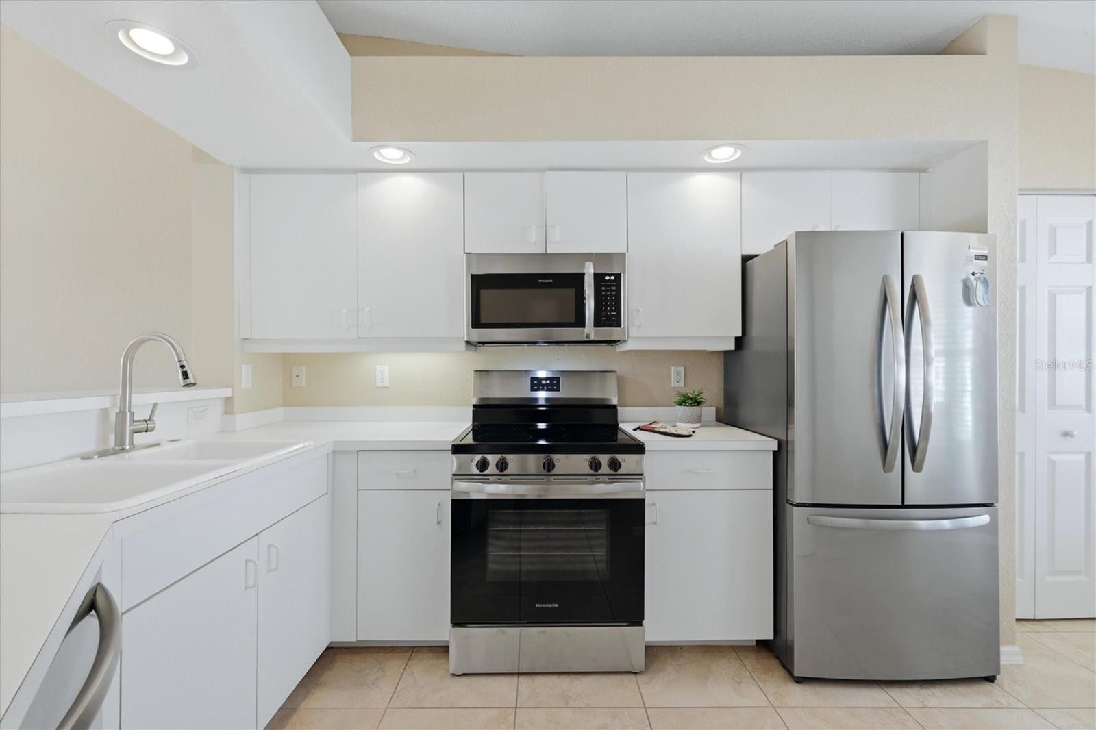 5725 GREENWOOD AVE #8203