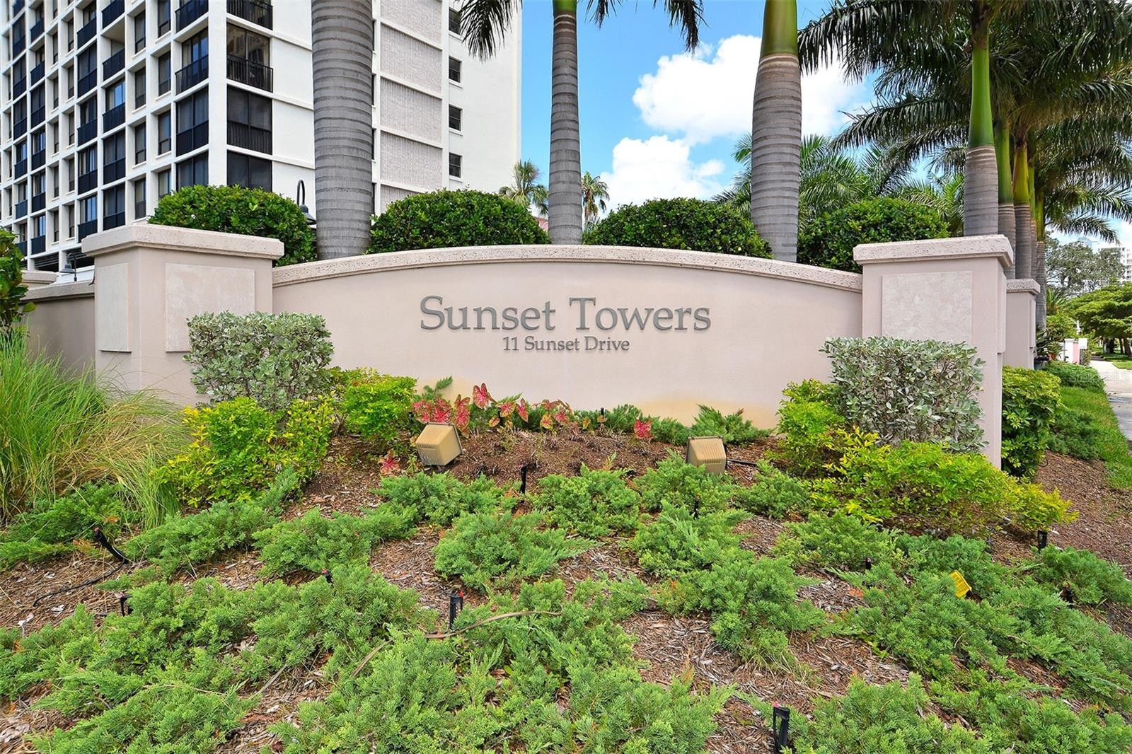 11 SUNSET DR #303