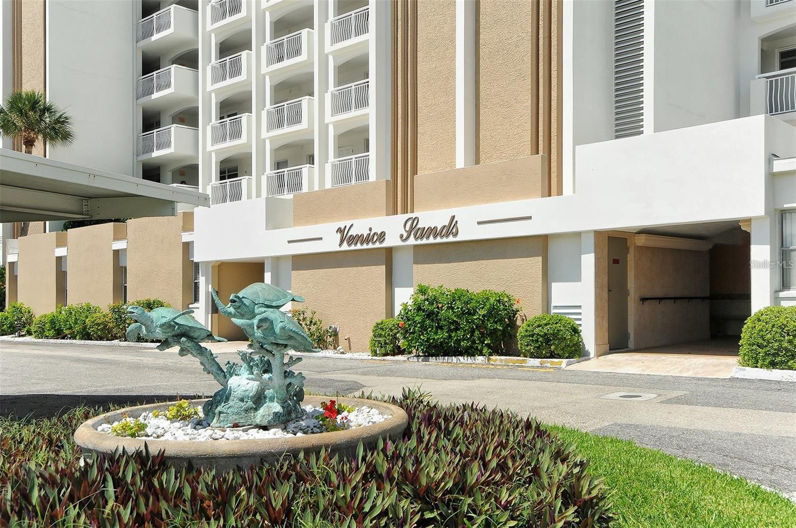 633 ALHAMBRA RD #305