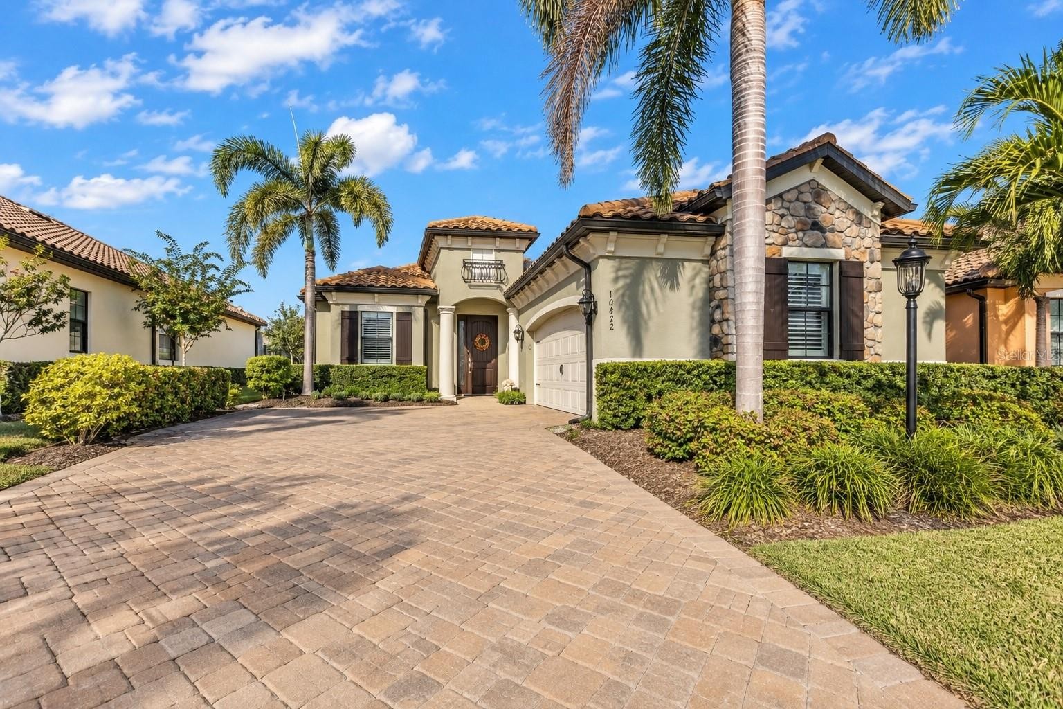 16422 HILLSIDE CIR