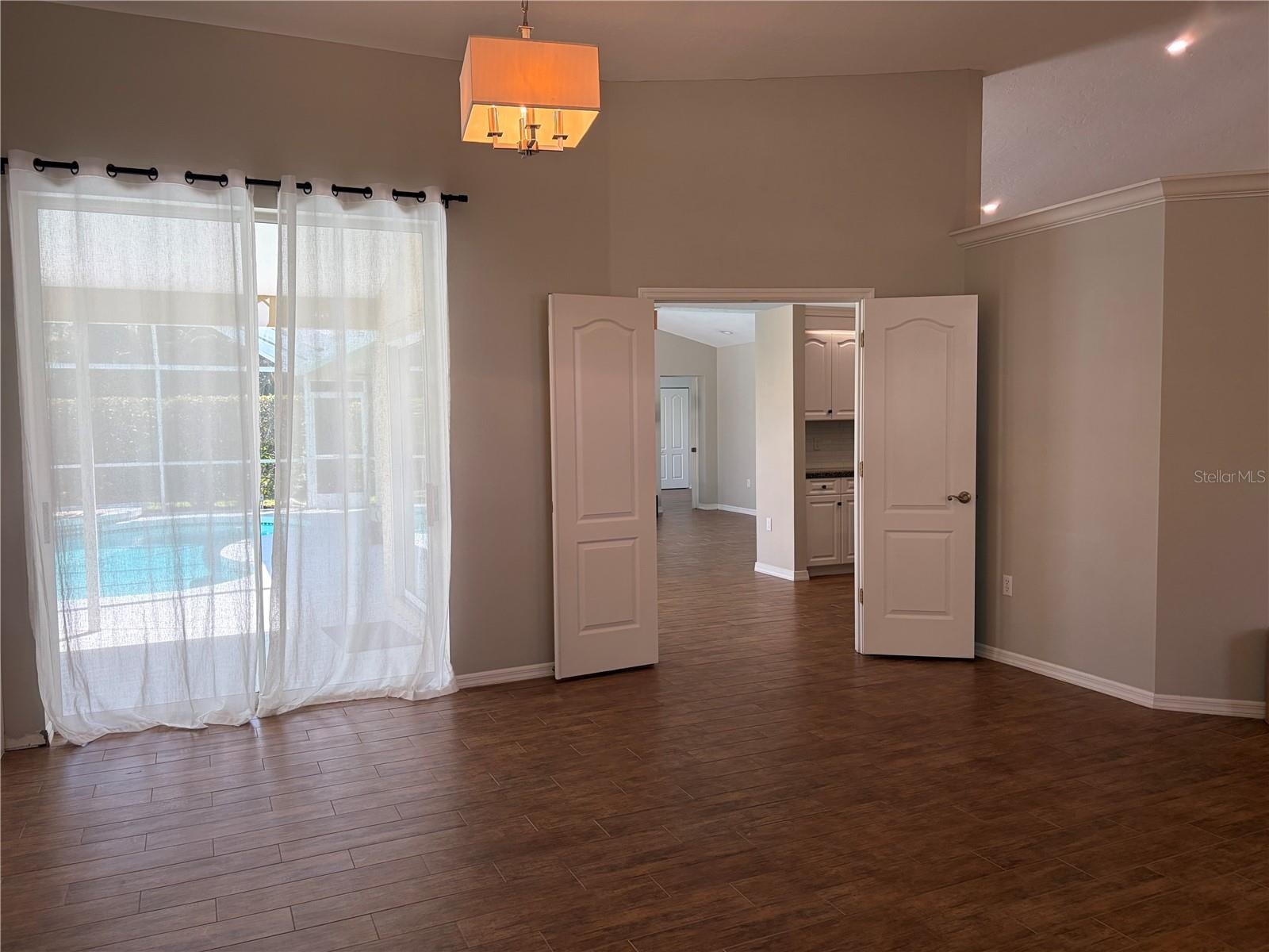 5828 SANDY POINTE DR