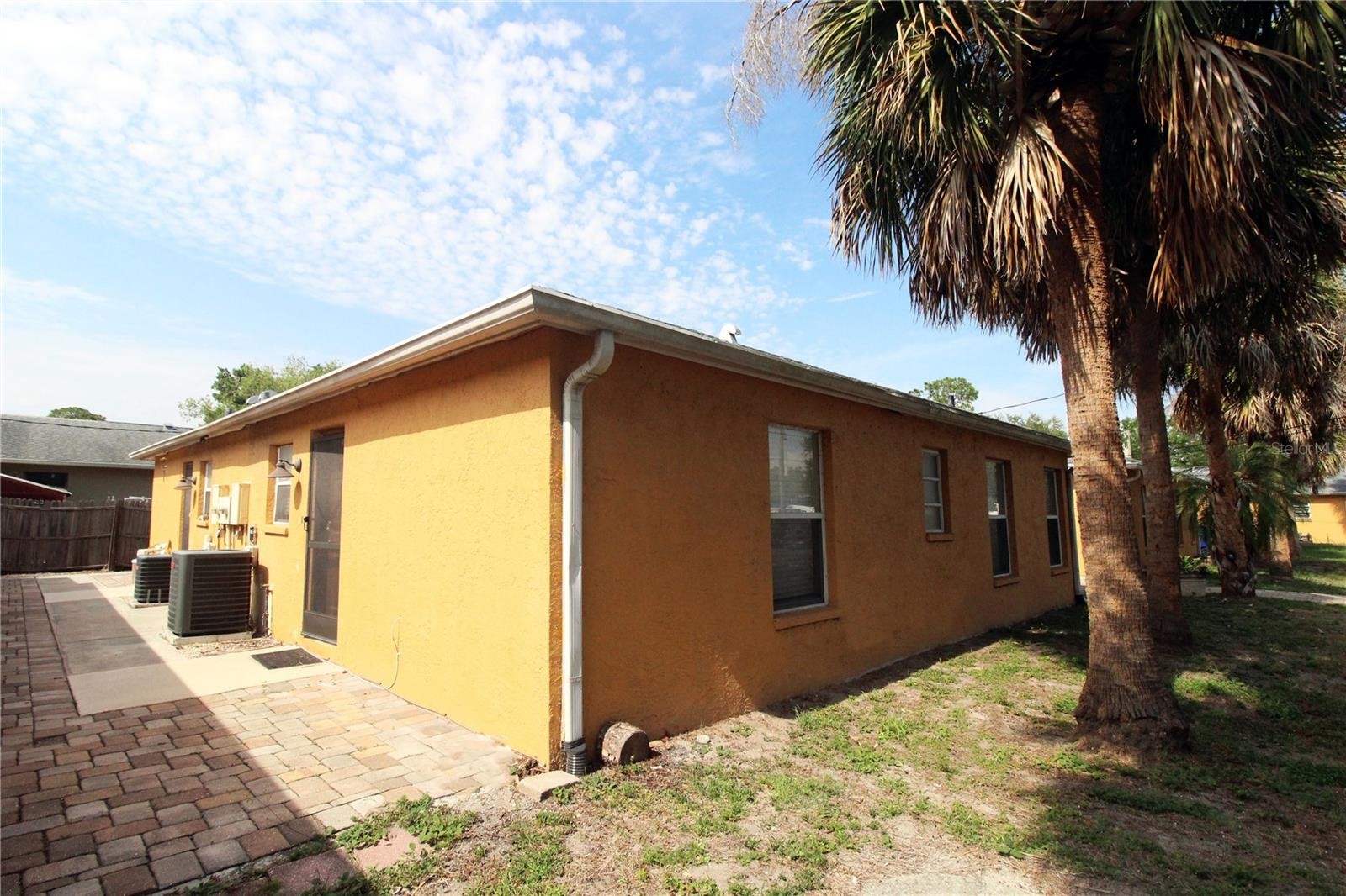 864 HAND AVE