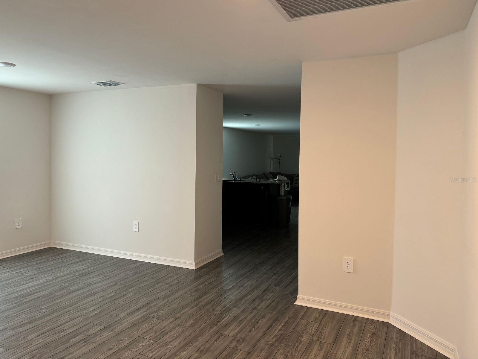 2082 S CHAMBERLAIN BLVD